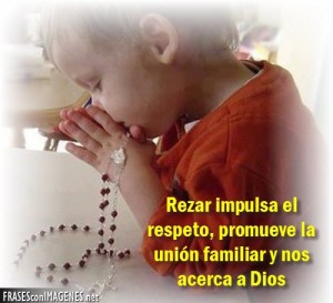 nino-rezando-rosario1