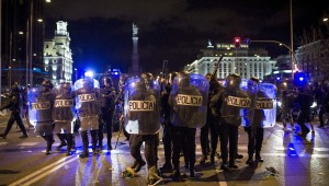 DETENIDOS TRAS DISTURBIOS Y CARGAS POLICIALES EN LA PLAZA DE COLÓN