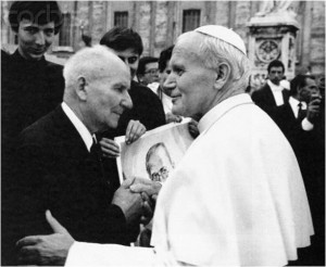 Juan Pablo II en la canonización de Maximilian Kolbe