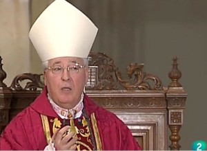 obispo-Alcala-Henares-Juan-Antonio-Reig-Pla-durante-misa-Viernes-Santo_20140926111953