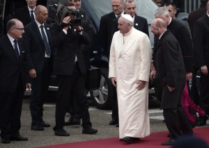 Pope Francis (C) is welcomed by European Parliament President  Martin
