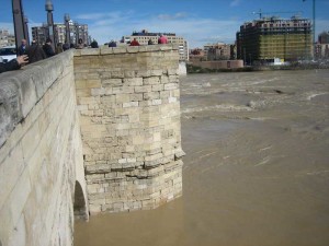 Puente-de-Piedra-El-Ebro-en-Zaragoza-2marzo2015