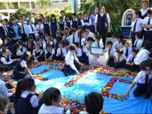 estudiantes-estenos-reciclan-plasticos-ayudar-los-ninos-cancer