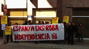 Independentistas-catalanes-mensaje-Espanya-roba_ECDIMA20140330_0007_3