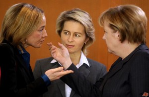 kristina-schroeder-ursula-von-der-leyen-angela-merkel-2011-2-8-12-11-11