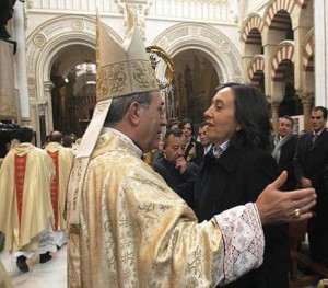 Rosa-Aguilar-en-la-mezquita-con-el-obispo-de-Cordoba