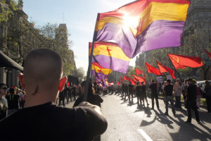 banderas_tricolor_Republica_ondean_Madrid