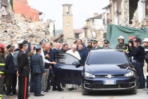 el-papa-francisco-visita-la-zona-cero-del-terremoto-en-amatrice-italia