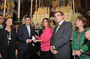 alcaldesa-cordoba-entrega-medalla-ciudad-2015