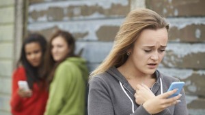 enfrentarse-al-ciberbullying-o-el-acoso-escolar-entre-menores